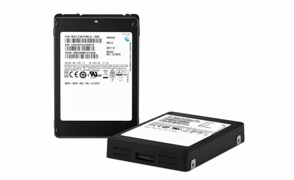 Niezwykle wydajny dysk SSD Samsunga o pojemności 30TB!