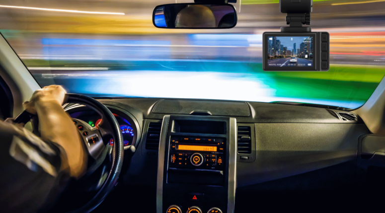 Nowy wideorejestrator samochodowy NAVITEL R500 GPS – Twoje niezawodne oczko w głowie na drodze